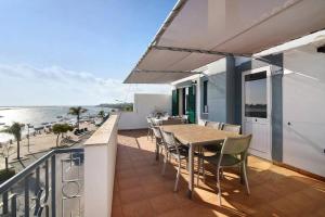 En balkon eller terrasse på Duplex Apartamento Tartaruga