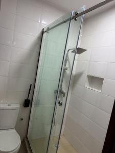 Ένα μπάνιο στο Bim Posh Apartment