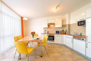 Una cocina o cocineta en Residenz Meeresblick B Fewo 5