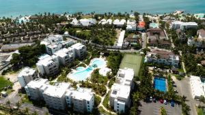 TRACADERO Ocean Pearl Suite في La Laguna: منظر جوي لمنتجع به حمام سباحة