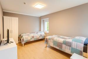 a bedroom with two beds and a television in it at Ferienwohnung Las Vegas in Marienheide