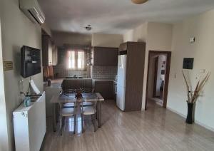 Kuchyň nebo kuchyňský kout v ubytování Sklavaki Traditional Villa - Private Pool & Views