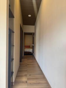 a hallway leading to a bedroom with a bed at Mar Adentro Casa 5 in Santa Cruz de la Sierra