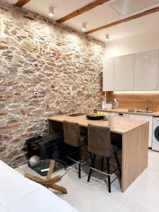 Η κουζίνα ή μικρή κουζίνα στο VILLA LUCIA stone house in the center of Modry +18 φωτογραφίες