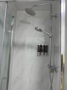 Ένα μπάνιο στο Stansted Stop Over +22 φωτογραφίες