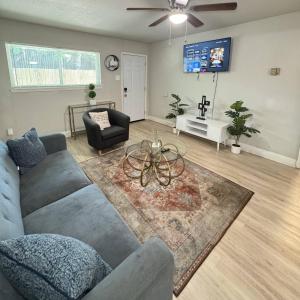 Χώρος καθιστικού στο 1 DT Dallas l FIFA WORLD CUP READY l 5 Min from Love Field +6 φωτογραφίες