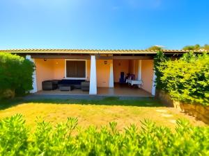 Κήπος έξω από το Paradise Villa - View, Pool & Parking, 200Mt Sea