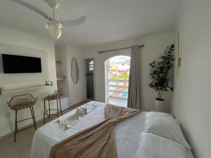 a bedroom with a bed and a tv and a window at Pousada do Moinho in Cabo Frio +87 photos
