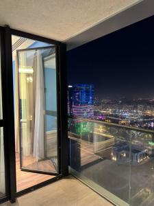 Un balcón o terraza en Toshkent City Nest One