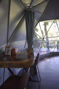 a room with a table and chairs in a tent at Casita Anya in Hone Creek