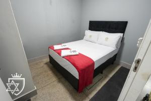 Ένα ή περισσότερα κρεβάτια σε δωμάτιο στο JBR Park Hotel +75 φωτογραφίες