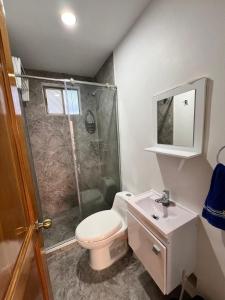 Et badeværelse på Apartamento MI ATARDECER + 16 billeder