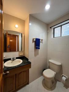 Et badeværelse på Apartamento MI ATARDECER