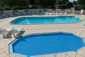 Bazén v ubytování Mobil Home 3Ch - 6Pers 15min Europa PARK 330C nebo v jeho okolí