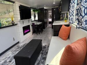 Gallery image of Sleek, Modern, Pet Friendly Custom Tour Bus! in Clermont