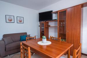 Μια τηλεόραση ή/και κέντρο ψυχαγωγίας στο Mountain&Lake Terrace Retreat