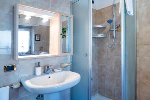 Ένα μπάνιο στο Mountain&Lake Terrace Retreat +14 φωτογραφίες