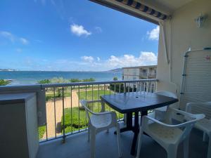 Balkón nebo terasa v ubytování T2 avec balcon, clim, parking public proche - Balaruc-les-Bains - FR-1-503-75