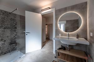 Ένα μπάνιο στο Alta Via 1 - Free Parking - Sea 20 min - A-C