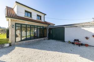 Το κτήριο όπου στεγάζεται  η παραθεριστική κατοικία