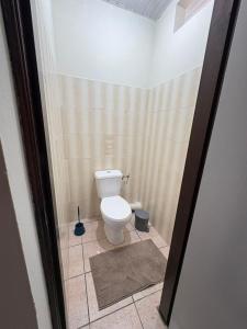 Ένα μπάνιο στο Premium Apartment, Cayenne Center