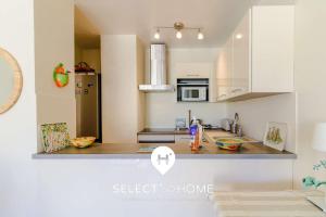 Η κουζίνα ή μικρή κουζίνα στο SELECT'soHOME - Duplex au coeur du Lavandou avec parking ! - VISTA MARE +5 φωτογραφίες