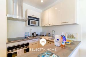Η κουζίνα ή μικρή κουζίνα στο SELECT'soHOME - Duplex au coeur du Lavandou avec parking ! - VISTA MARE
