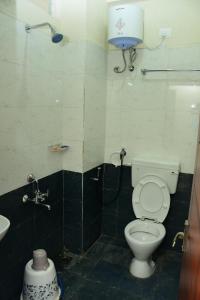 Un baño de Sri KASTHURI Residency