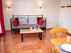 Posezení v ubytování Appartement Duplex 3 Pièces avec Piscine Chauffée à 300m des Pistes - Superdevoluy - FR-1-504-457