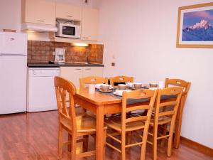 Kuchyň nebo kuchyňský kout v ubytování Appartement Duplex 3 Pièces avec Piscine Chauffée à 300m des Pistes - Superdevoluy - FR-1-504-457 + 14 fotografií