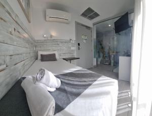 a bedroom with a bed with towels on it at Hotel Clopy Rocamar in Benidorm
