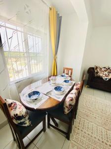 Χώρος καθιστικού στο Cosy 2bdrm mombasa CBD pool gym washer AC