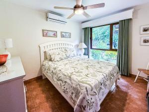 Postel nebo postele na pokoji v ubytování Villa Mariposa 10 Luxury Beachfront Escape + 55 fotografií