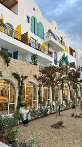 Fotografie z fotogalerie ubytování Lorins Seaside Santorini in Drymades Beach v destinaci Gjilek