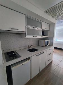 Una cocina o kitchenette en Departamento para tres BA 16 fotos más