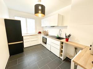 Η κουζίνα ή μικρή κουζίνα στο Appartement lumineux avec balcon Parking privé