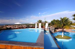 A piscina localizada em Porto Seguro Eco Bahia Hotel ou nos arredores