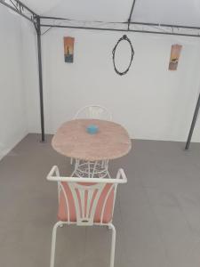 a table and a chair in a room at La Casita Perlita in Arboleas