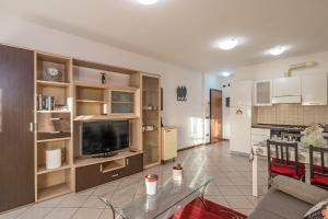 Η κουζίνα ή μικρή κουζίνα στο Casina di Lilli +5 φωτογραφίες