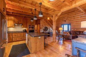 Kuchyň nebo kuchyňský kout v ubytování Grand Vista Lodge