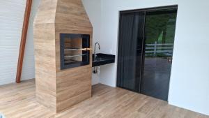 Η κουζίνα ή μικρή κουζίνα στο Chalé Rosa Linder - Alfredo Wagner-SC +4 φωτογραφίες