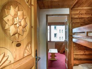 Ένα ή περισσότερα κρεβάτια σε δωμάτιο στο Superbe appartement au centre, proche pistes & commerces, 6 pers, WIFI - FR-1-519-21