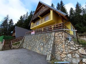 Το κτήριο όπου στεγάζεται  το διαμέρισμα