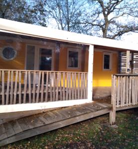 Το κτήριο όπου στεγάζεται  το κάμπινγκ