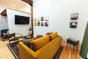 TV/trung tâm giải trí tại Loft 306 - The WIlliam - Atrium - Downtown Vibes