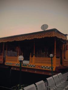 Το κτήριο όπου στεγάζεται  το ξενοδοχείο