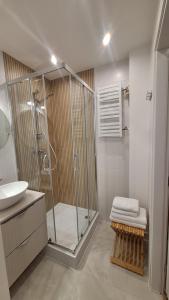 a bathroom with a shower and a sink at Mieszkanie Armii Krajowej kawalerka basen centrum in Nowy Sącz +24 photos
