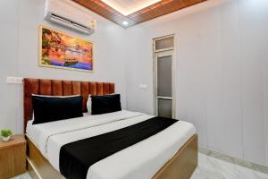 Ένα ή περισσότερα κρεβάτια σε δωμάτιο στο Hotel O HI-WAY Palace