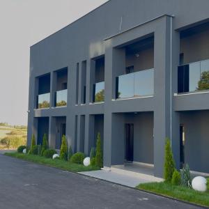 Το κτήριο όπου στεγάζεται  το διαμέρισμα