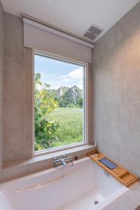 Ένα μπάνιο στο Private Courtyard Villa